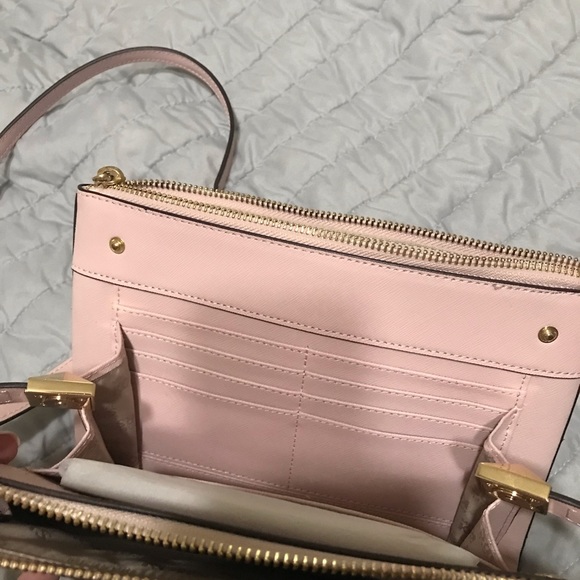 Authentic Michael Kors cross body - Picture 3 of 6